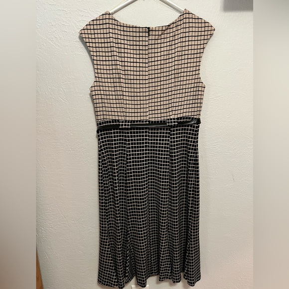 Black and cream sleeveless dress - Picture 1 of 3